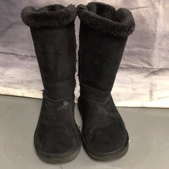 Ugg Boot - Picture 2 of 12